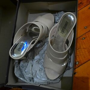 6.5 Jlo heels, beige comfortable and stylish